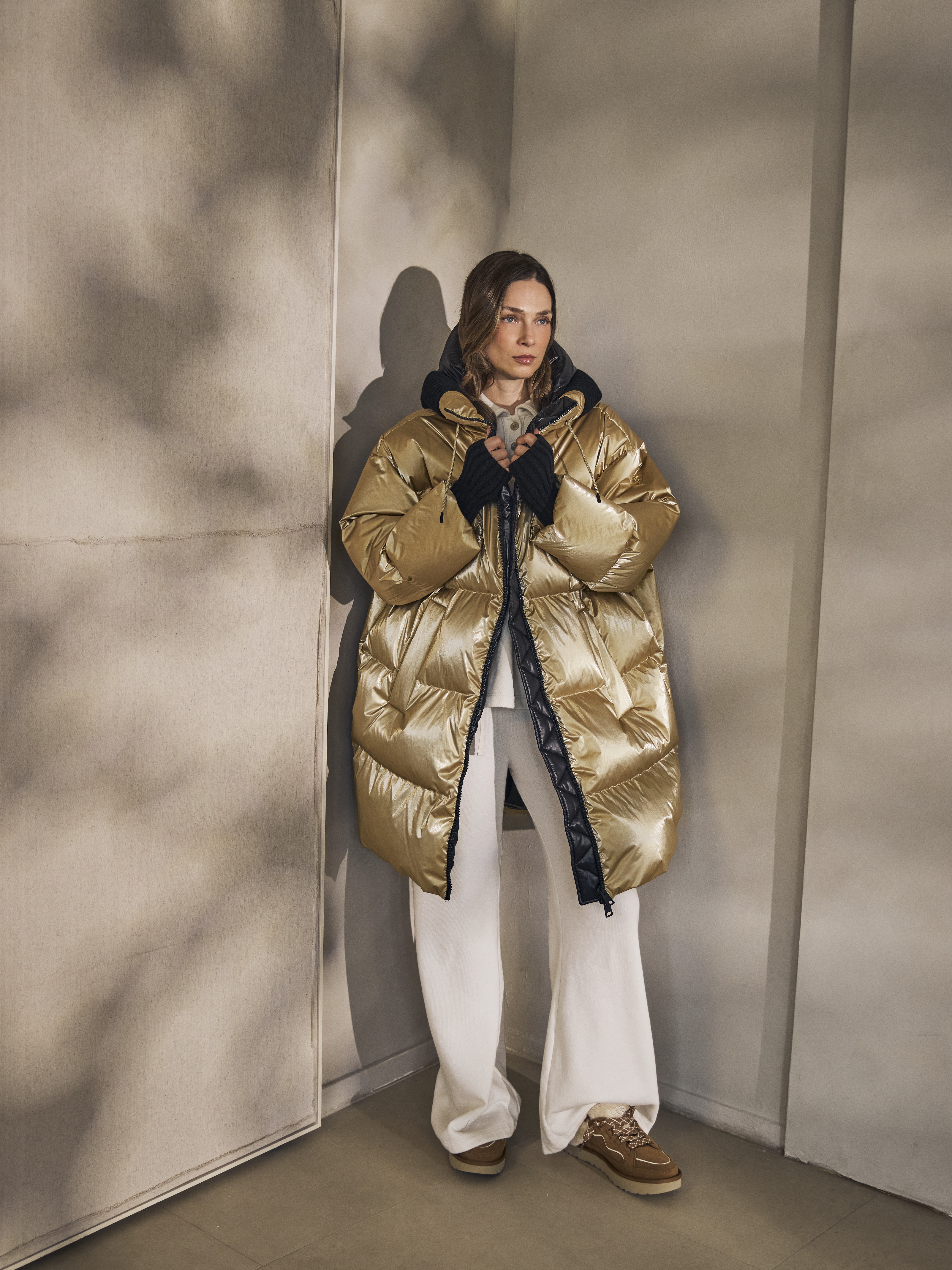Jacke Herno 995.-, Sweatshirt 289.-, Sweathose 249.-, beides von Citizen Of Humanity. Schuhe Ugg 165.-