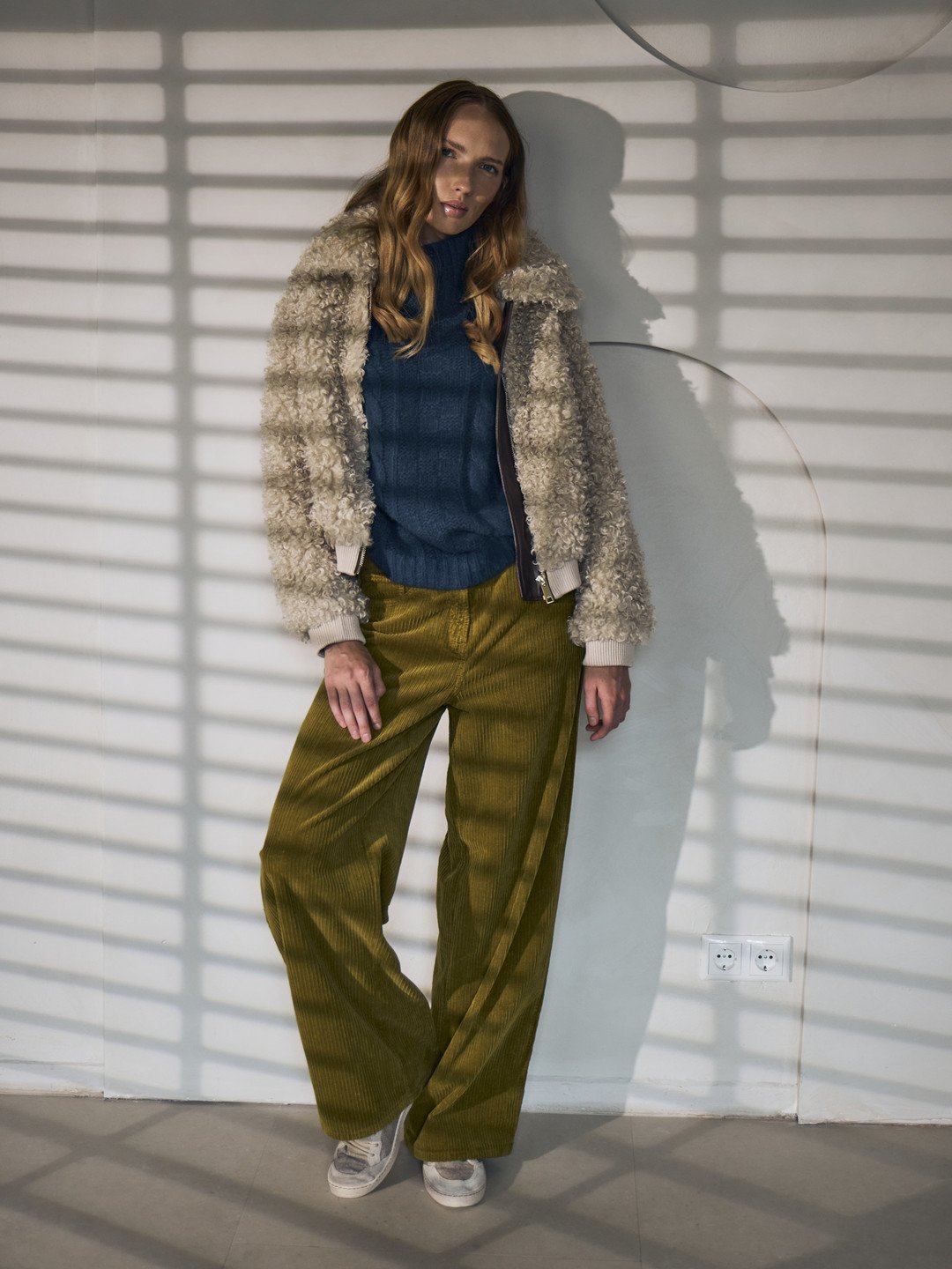 Jacke Hemisphere 379.-, Pullover Lu Ren 590.-, Hose Studio87 180.-, Sneakers Golden Goose 650.-