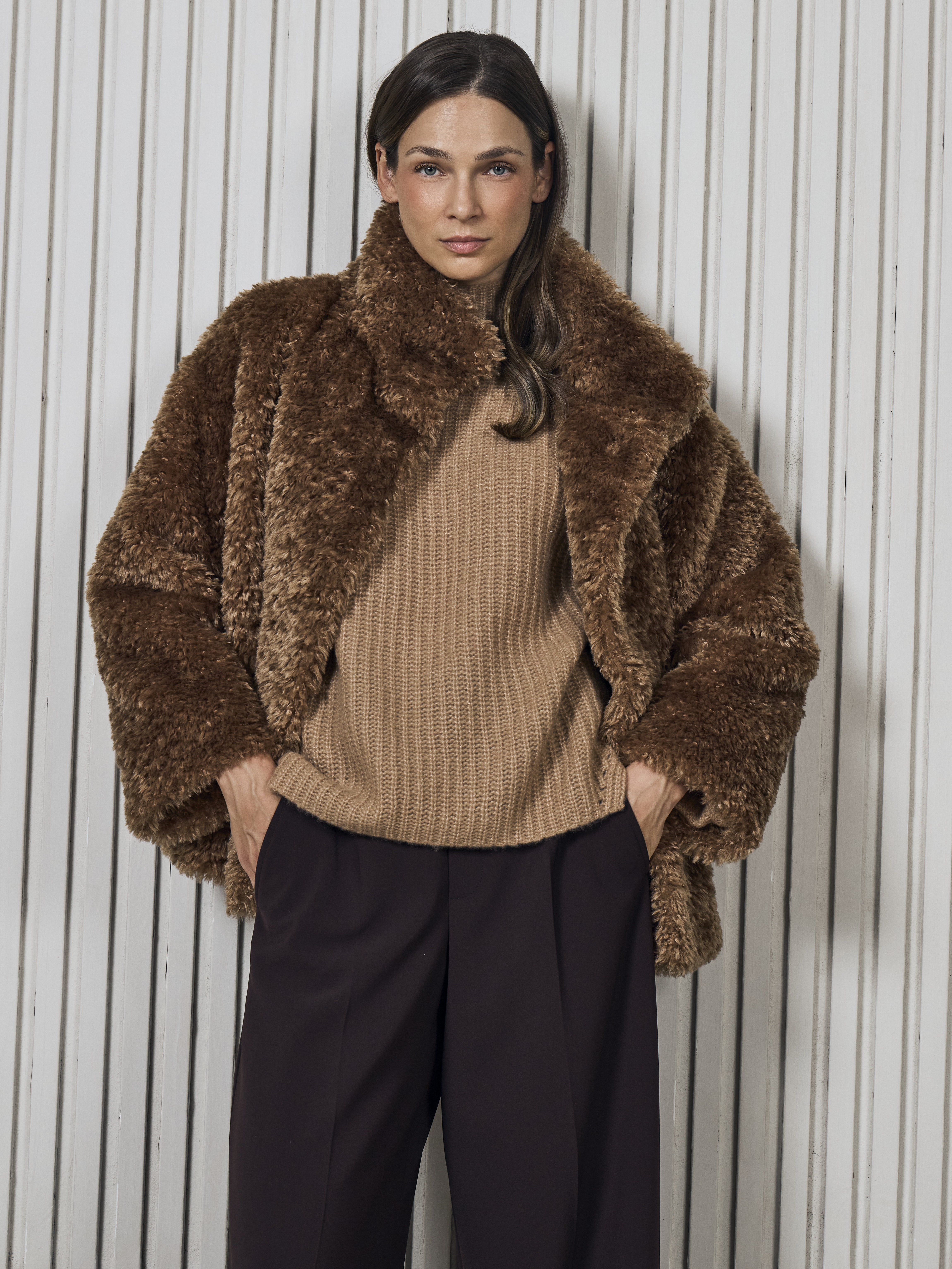 Jacke Herno 595.-, Pullover Lu Ren 475.-, Hose Rossi 299.-