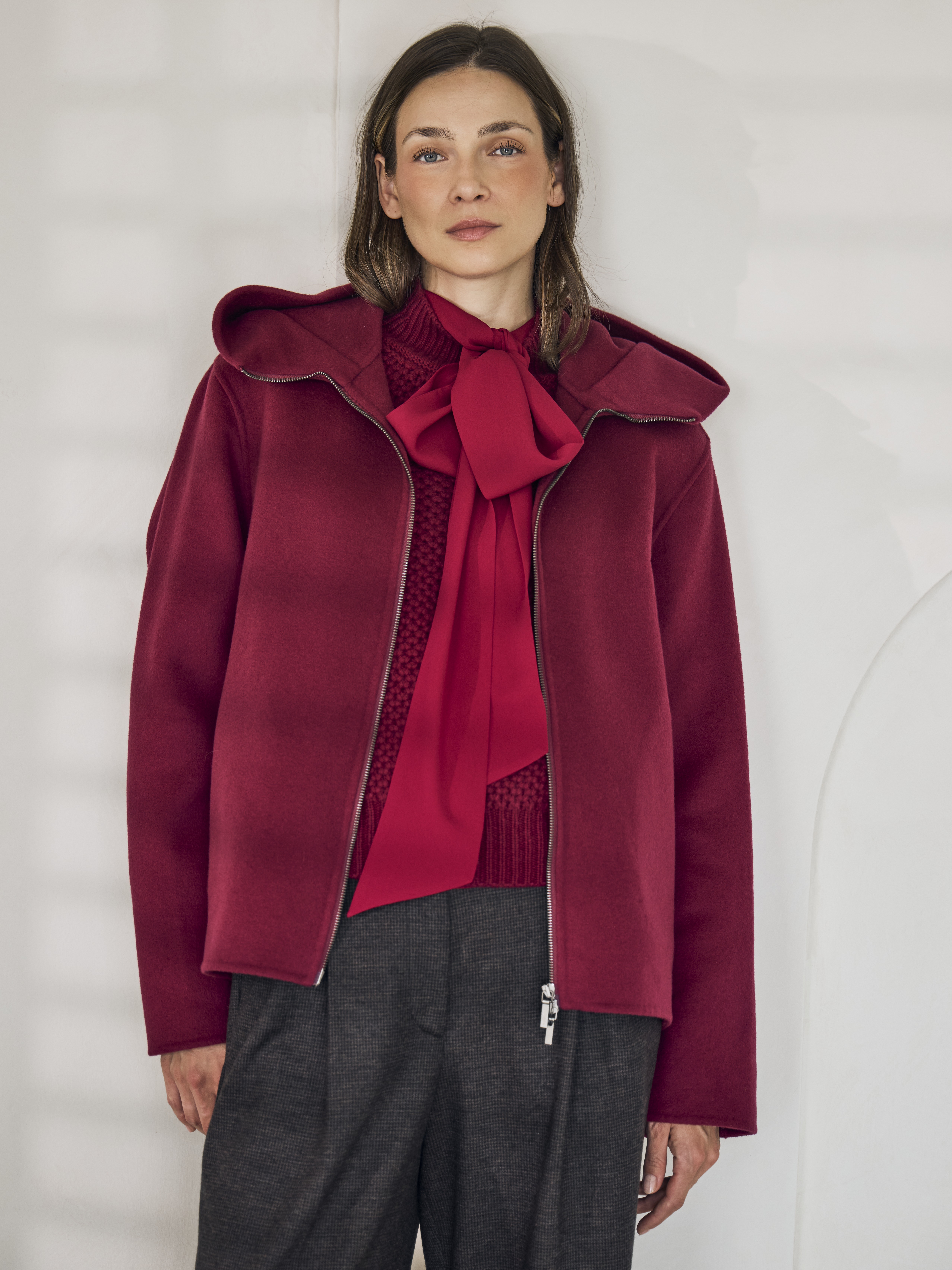 Jacke 1495.- Pullover 1095.-, Bluse 595.-, alles von Iris von Arnim.